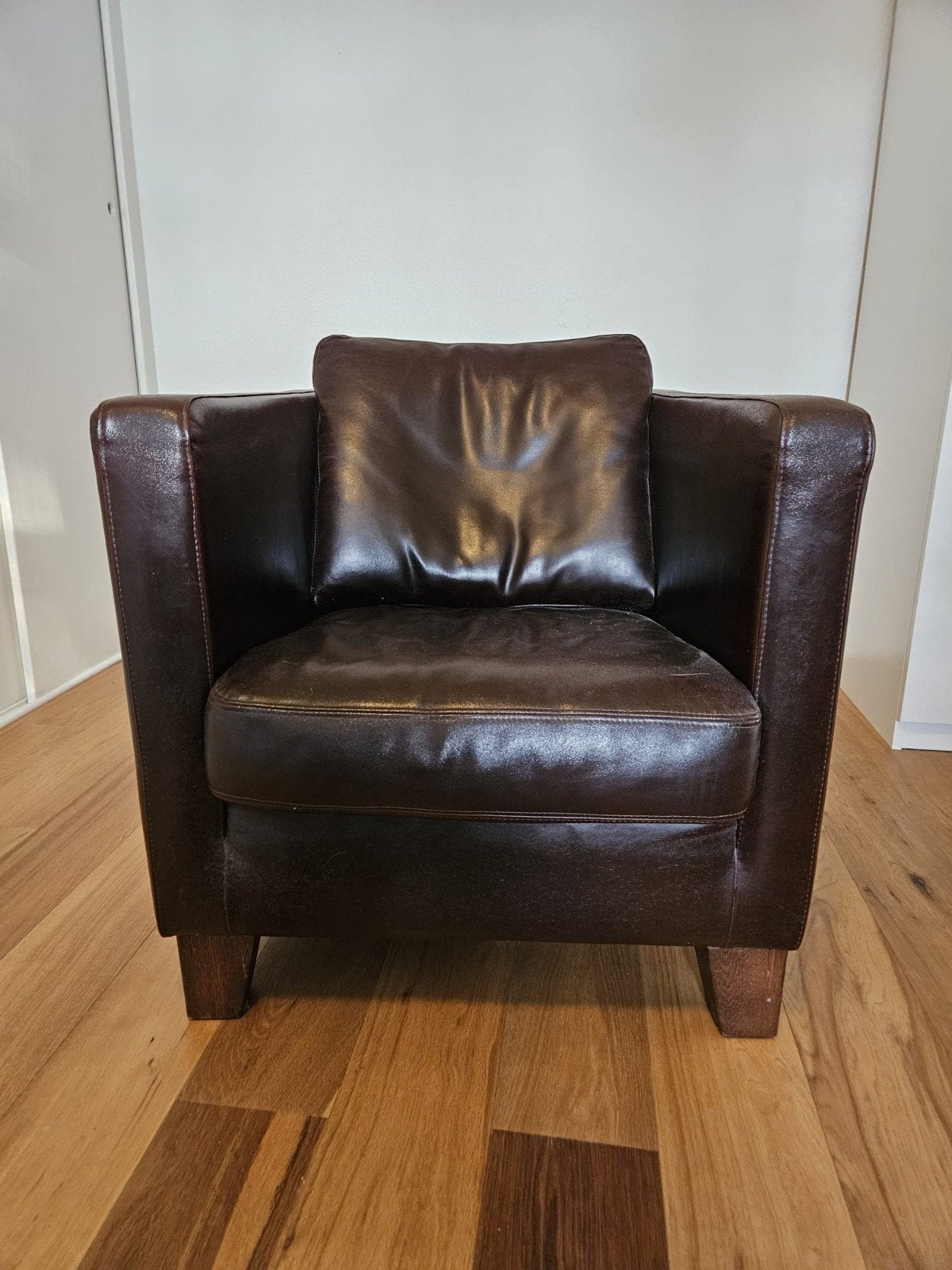 Comfortabele bruine leren fauteuil maison de riviera, Ophalen, Gebruikt, Klassiek, 75 tot 100 cm
