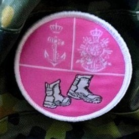 Nijmeegse Vierdaagse Roze Marine Badge, Verzamelen, Verzenden, Marine, Nederland, Helm of Baret