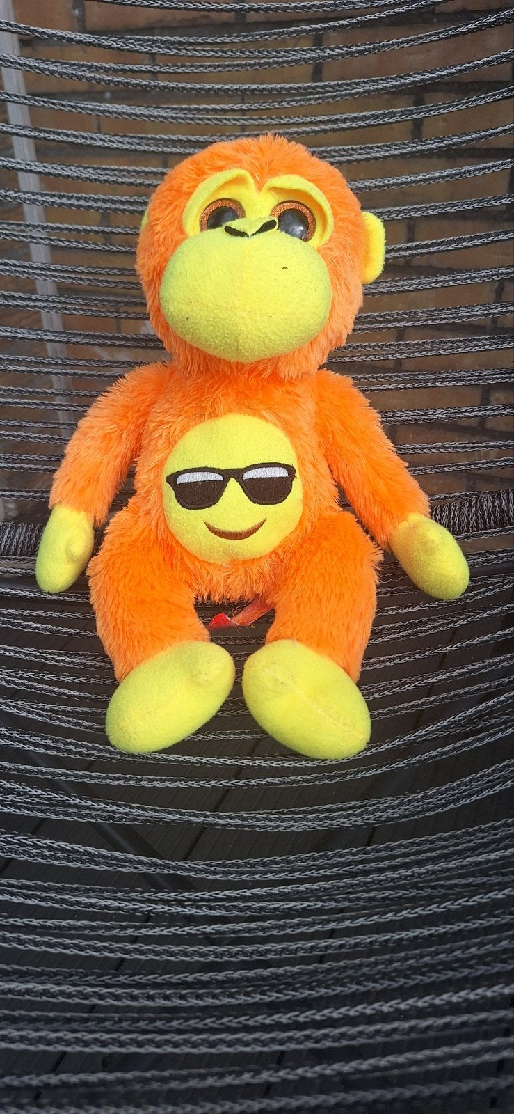 Vrolijke oranje knuffelaap met zonnebril emoji - 30 cm, Kinderen en Baby's, Oranje, Ophalen of Verzenden, Zo goed als nieuw, Middelgroot (20 tot 80 cm)