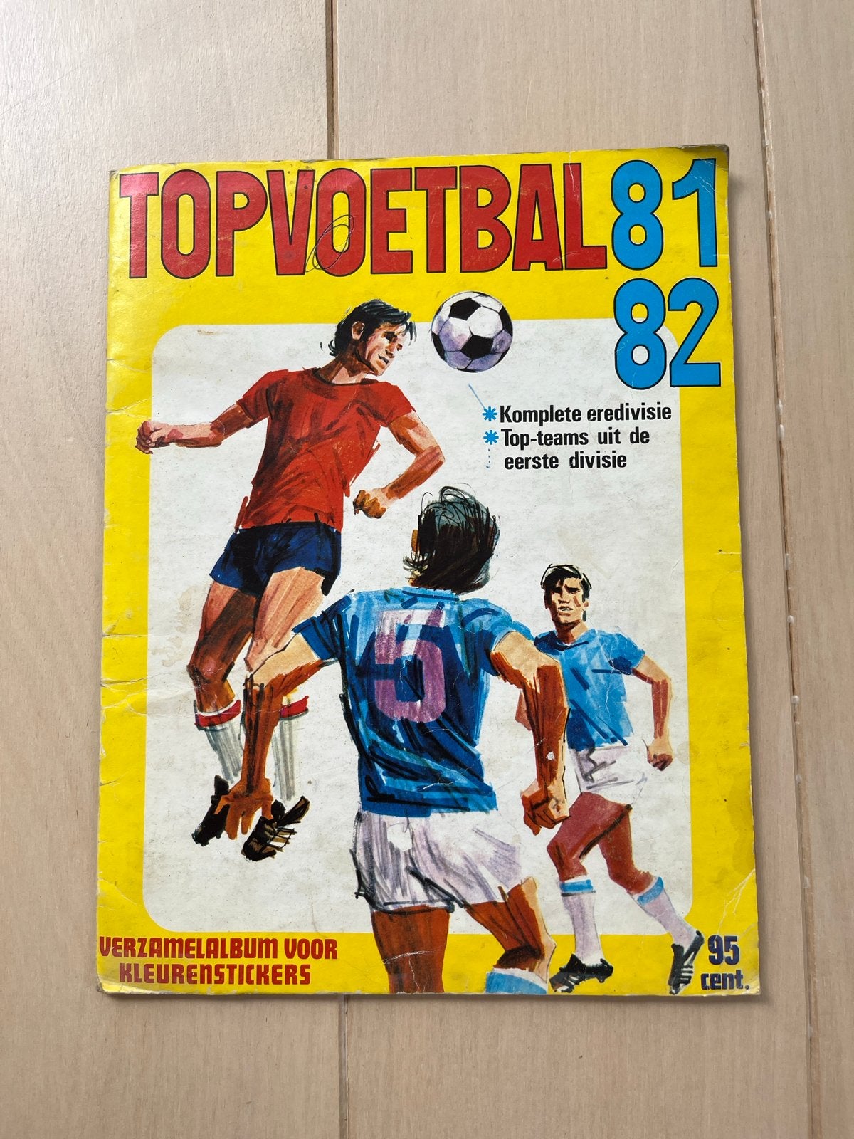 Topvoetbal 81-82 verzamelalbum voor kleurenstickers, Verzamelen, Overige supermarkten, Ophalen of Verzenden