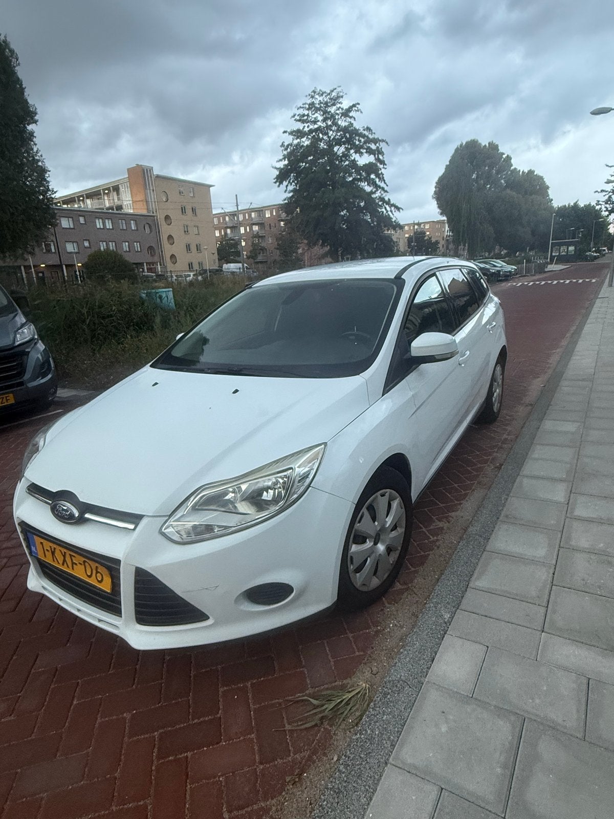 Ford Focus 1.0 Ecoboost 74KW Wagon 2013 Wit, Auto's, Ford, 100 pk, Wit, Origineel Nederlands, Handgeschakeld