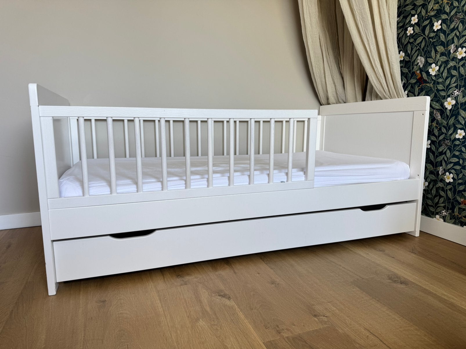 Peuterbed ‘Plume’ Petit Amelie incl lade, matras en bescherm, Kinderen en Baby's, Kinderkamer | Bedden, Ophalen, 70 tot 85 cm