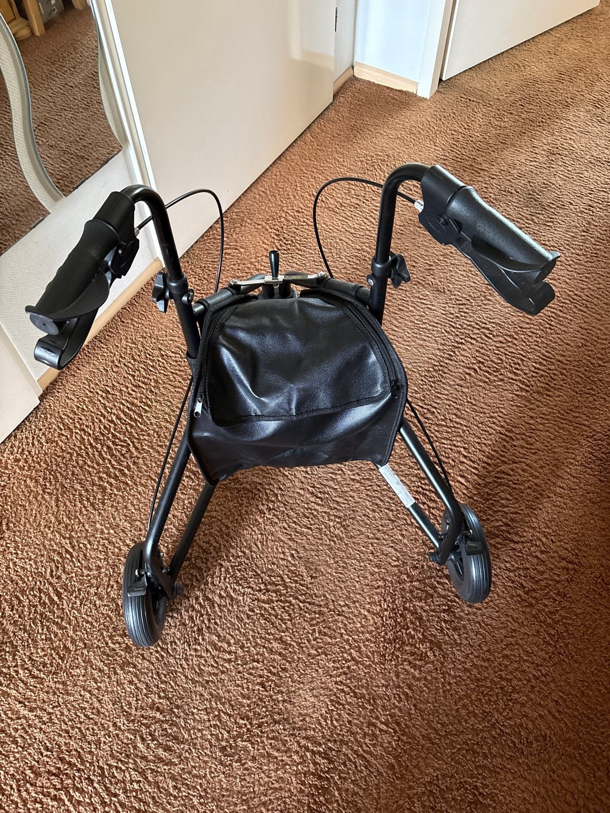 Rollator (driewieler) voor in huis, zo goed als nieuw, Ophalen, Zo goed als nieuw