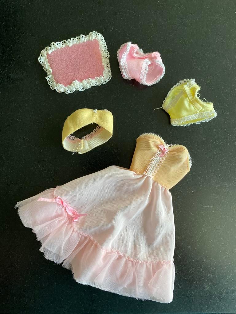 Vintage Barbie 1990 Fancy Frills lingerie Mattel, Ophalen of Verzenden, Barbie