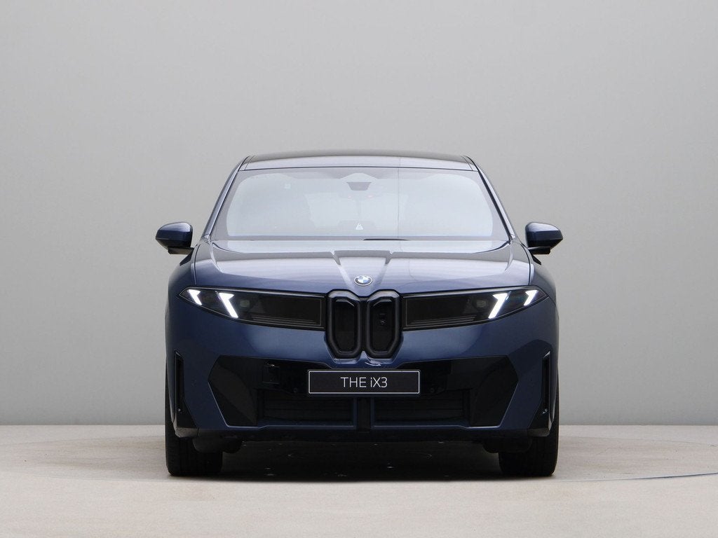 BMW iX3 50 xDrive 113 kWh M sportpakket (bj 2026, automaat), Auto's, BMW, Automaat, Stof, Zwart, Blauw
