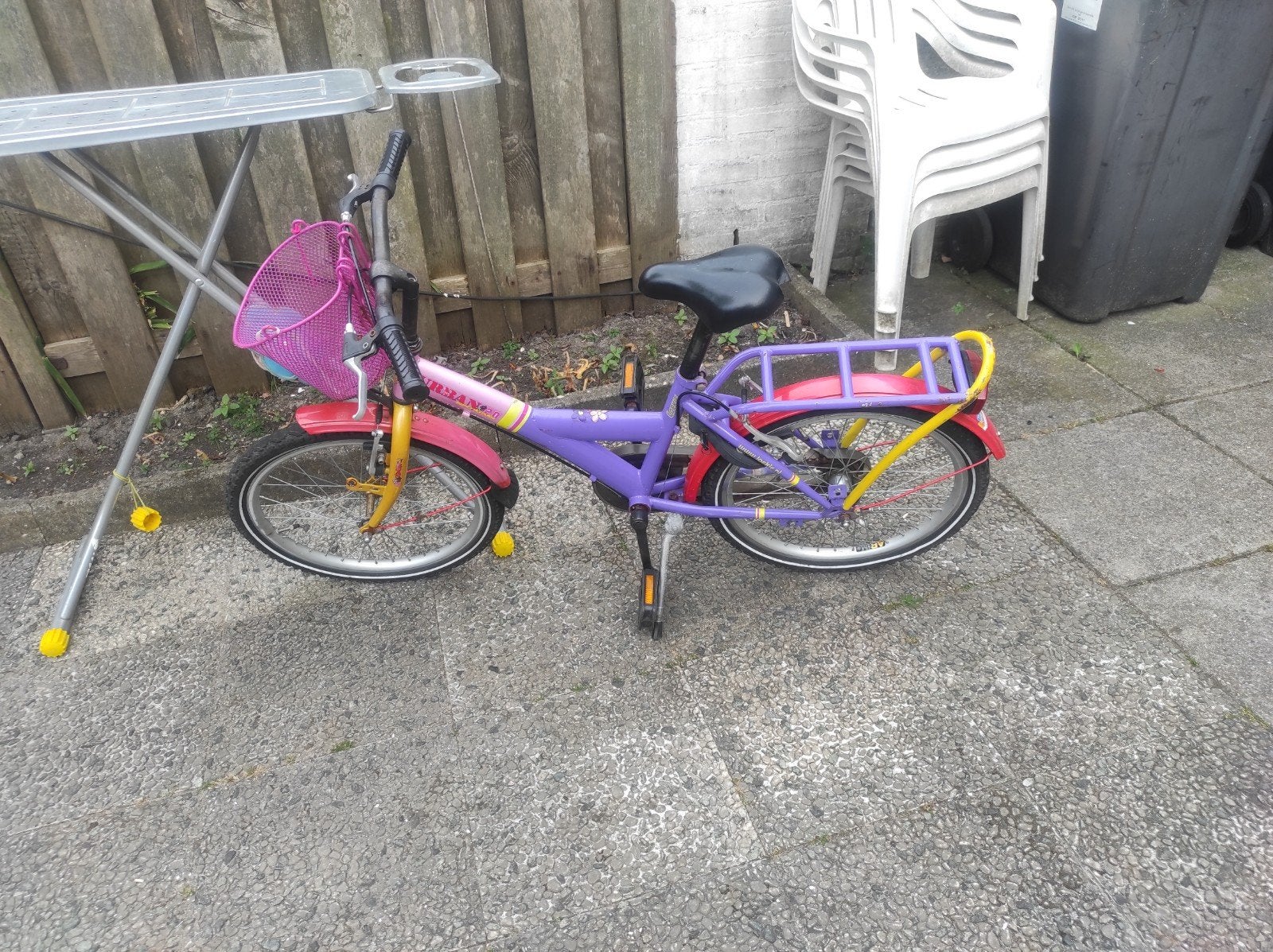 Kinderfiets  - Paars/Roze met mandje, Fietsen en Brommers, 20 inch of meer, Gebruikt, Ophalen of Verzenden, Onbekend