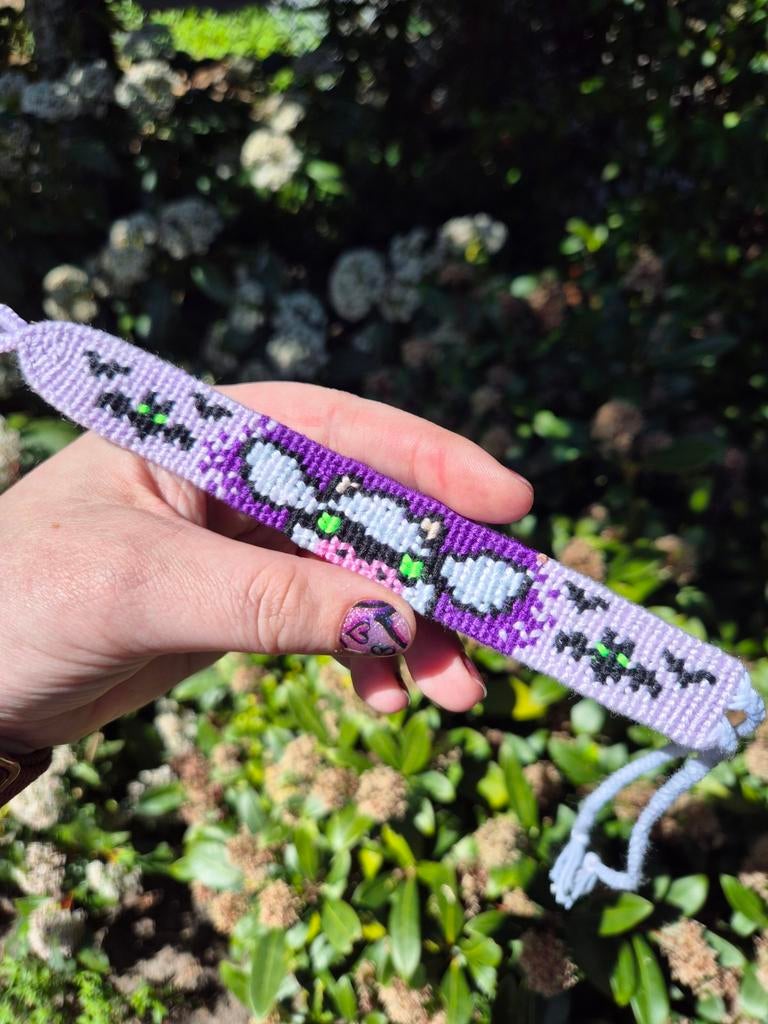 Handgeknoopte armband met Mummy Moemoe en vleermuizen, Overige materialen, Paars, Nieuw, Ophalen of Verzenden