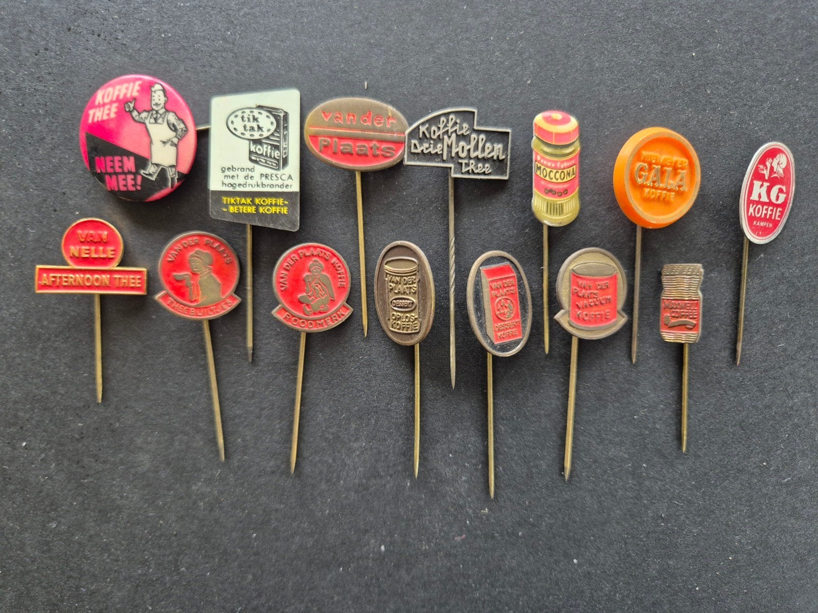 14 Vintage Koffie & Thee Pins Jaren '60 (o.a. Vd Plaats), Verzamelen, Ophalen of Verzenden, Gebruikt, Overige onderwerpen