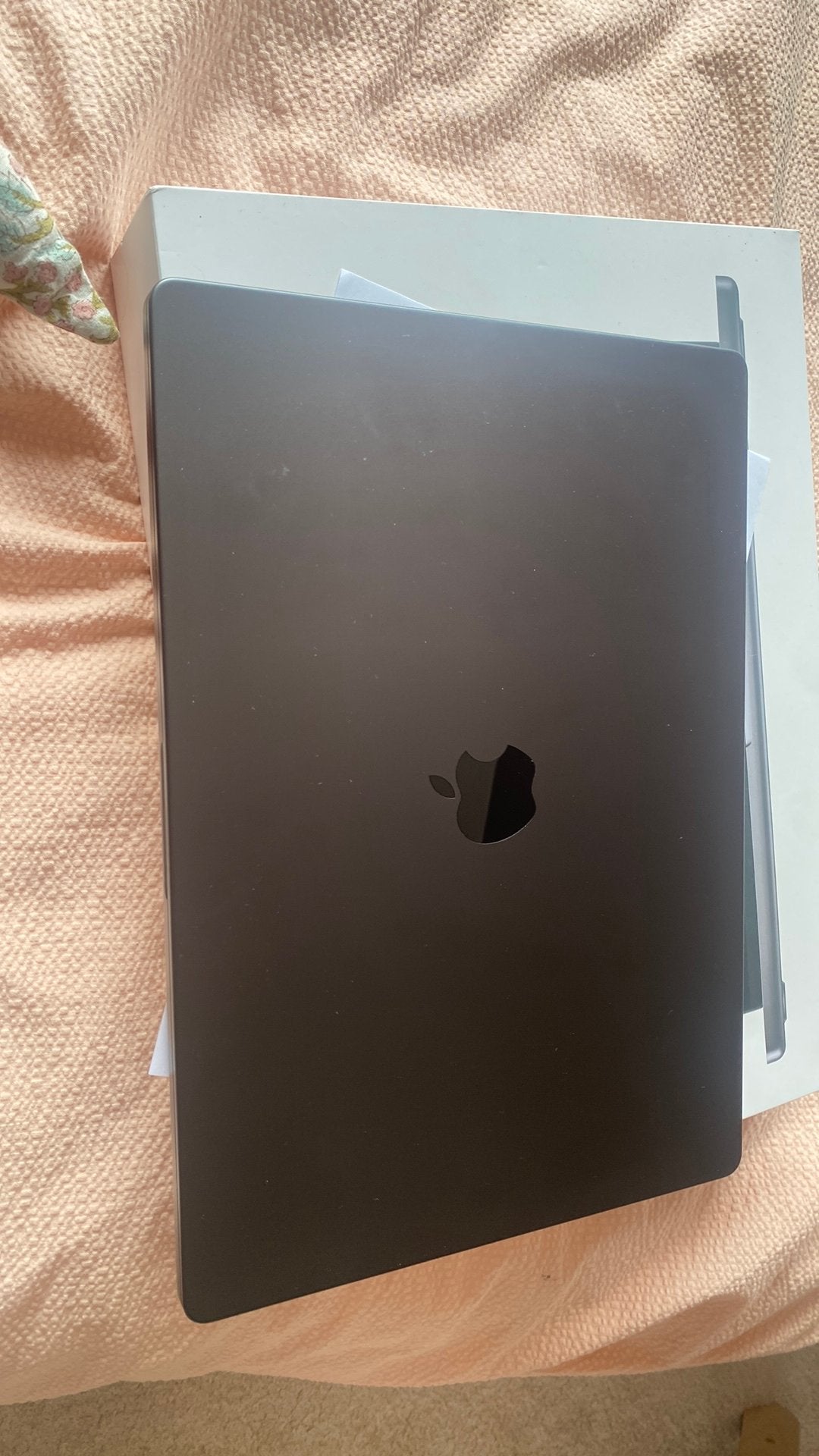 Nieuwstaat macbook Pro m3 16 inch 18gb 512ssd garantie, MacBook Pro, Ophalen of Verzenden, Zo goed als nieuw, 16 inch