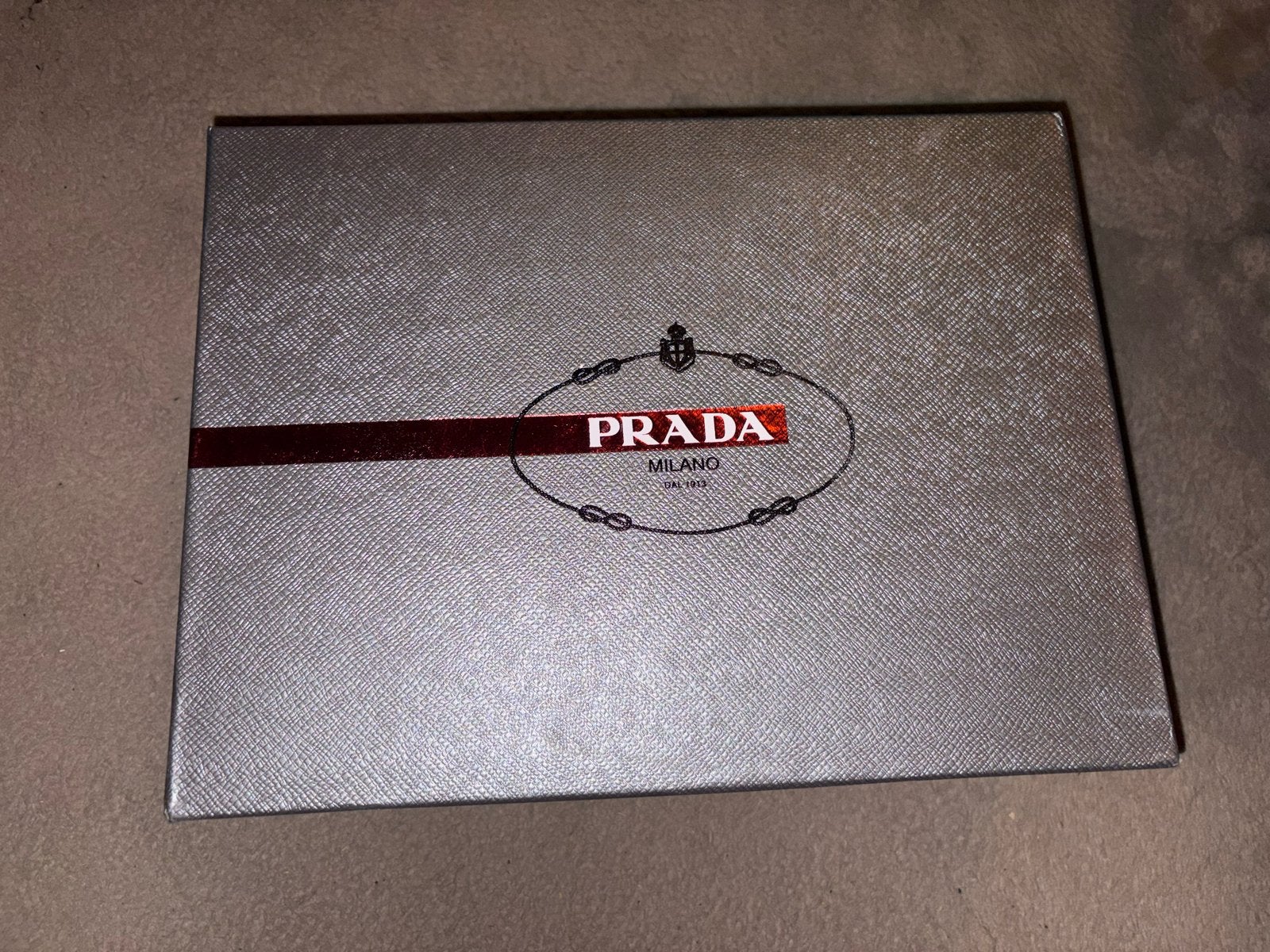Prada Sneakers - Nieuw in doos - Maat 42, Ophalen of Verzenden, Nieuw, Grijs, Sneakers of Gympen
