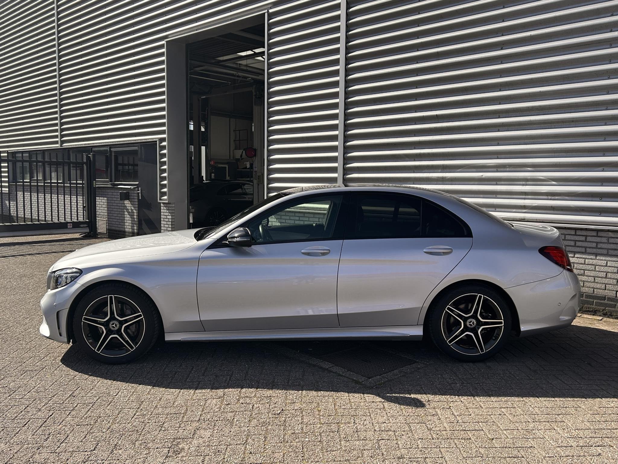 Mercedes-Benz C-klasse 180 Premium Plus Pack | Panoramadak |, 12 maanden, Automatische klimaatregeling, Sedan, 16 km/l