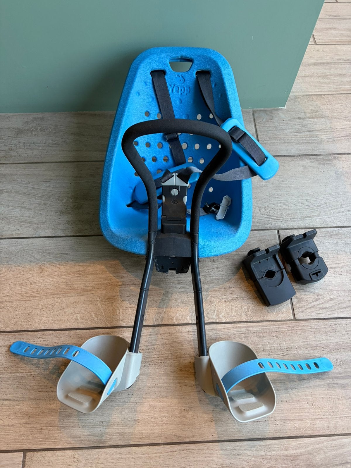Yepp fietsstoeltje mini met twee adapters, Ophalen, Zo goed als nieuw, Voorzitje, Voetsteuntjes