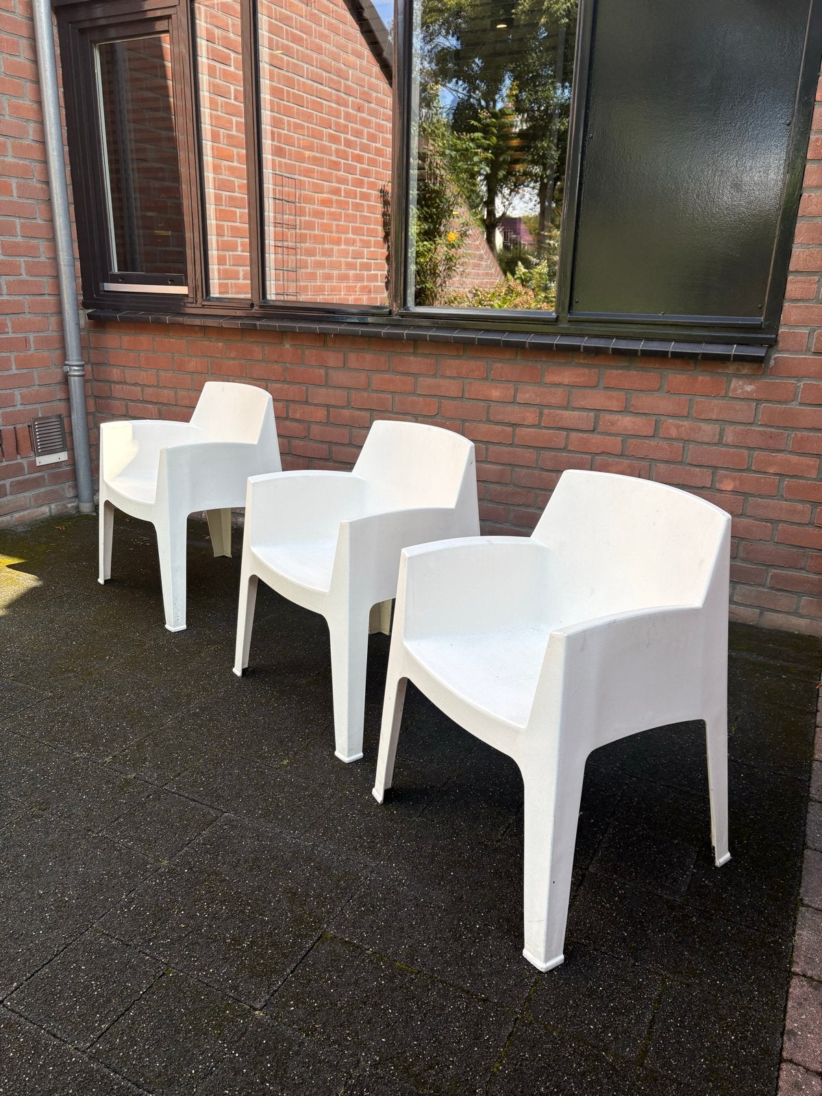 3x Witte kunststof tuinstoelen, Ophalen, Kunststof, Gebruikt, Drie