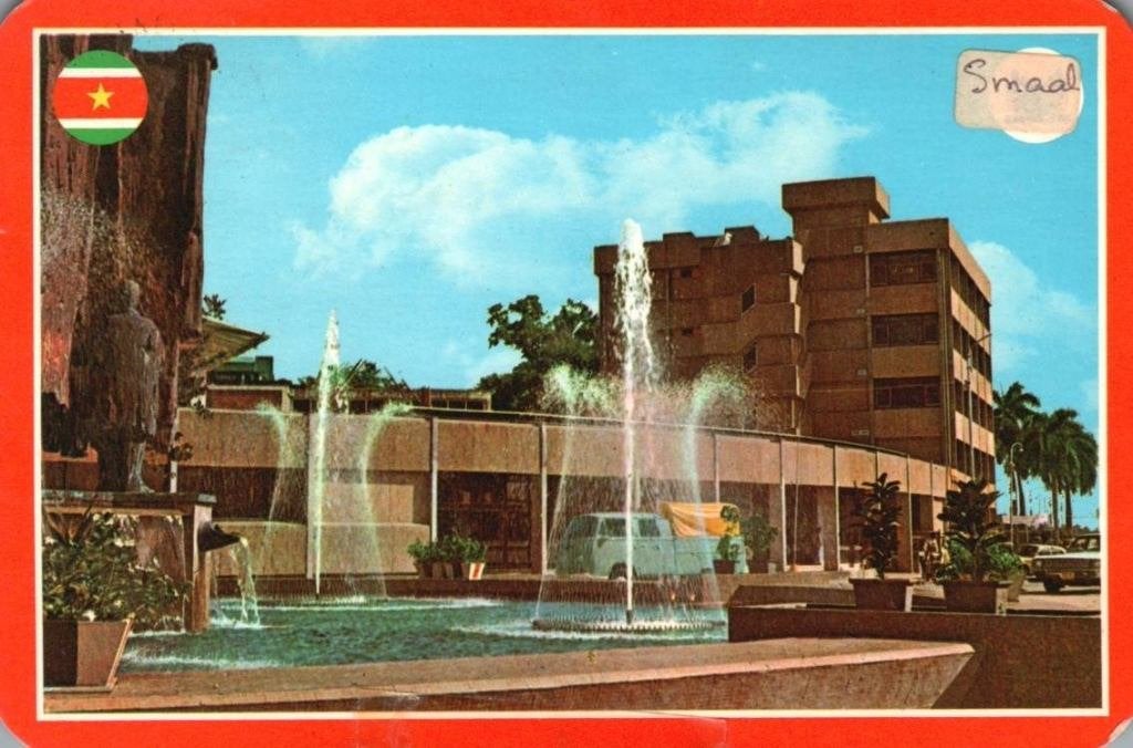 Suriname -Paramaribo Sivaplein met fontein, Ophalen, 1960 tot 1980, Gelopen, Buiten Europa