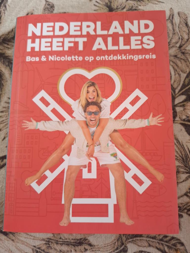 Nicolette van Dam - Nederland heeft Alles, Overige merken, Fiets- of Wandelgids, Zo goed als nieuw, Benelux