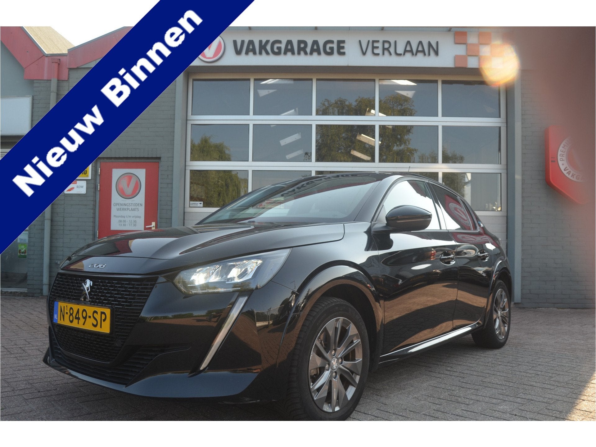 Peugeot e-208 EV Allure 50 kWh .12 mnd. garantie. (bj 2021), 12 maanden, 136 pk, Gebruikt, Parkeersensor