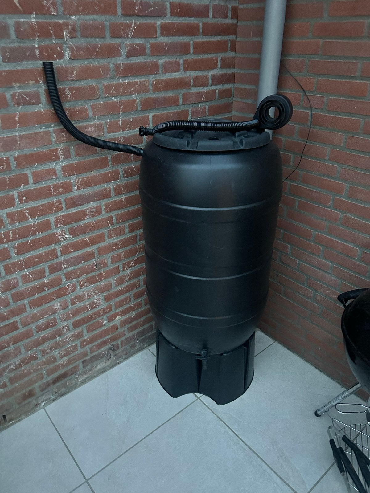 Regenton met aansluitset - 200-250 liter, 150 liter of meer, Ophalen of Verzenden, Gebruikt, Kunststof