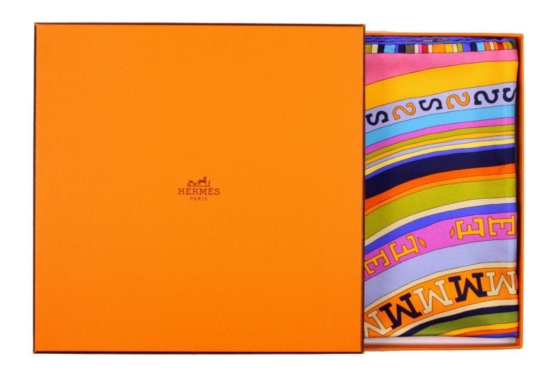 HERMÈS scarf “Tohu Bohu” by Claudia, Maat 42/44 (L), Nieuw, Ophalen of Verzenden, 24 Rue du Faubourg Saint‑Honoré 75008 Paris Frankrijk
