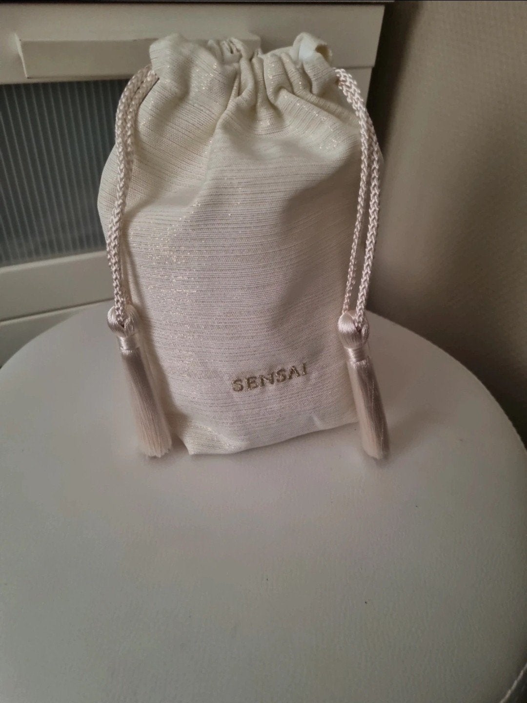 Nieuwe Sensai toilettas / make-up tasje, Ophalen of Verzenden, Nieuw, Beige, Heer of Dame