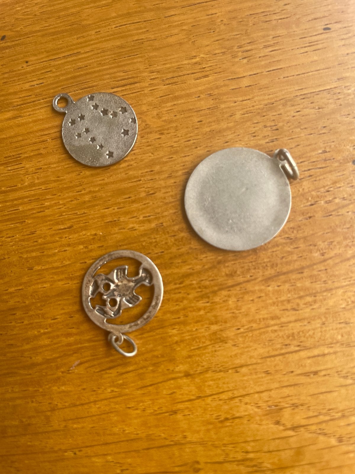 3 Sterrenbeeld bedels, geen zilver maar blijft mooi, Overige materialen, Gebruikt, Overige voorstellingen, Ophalen of Verzenden