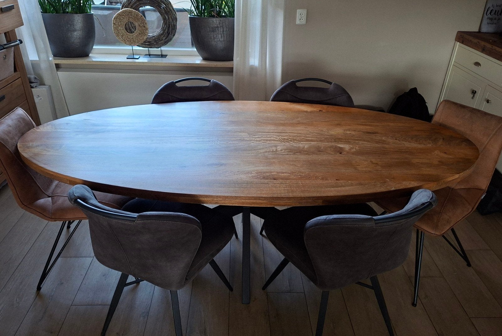 Ovale mangohouten eettafel 220 x 100 cm. Zwart metalen poot, Huis en Inrichting, Ophalen, 100 tot 150 cm, 200 cm of meer, Zo goed als nieuw