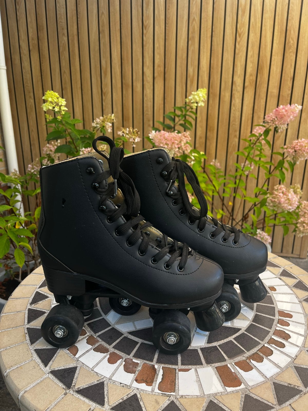 Zwarte roller skates - Zo goed als nieuw, Ophalen, Zo goed als nieuw, Dames