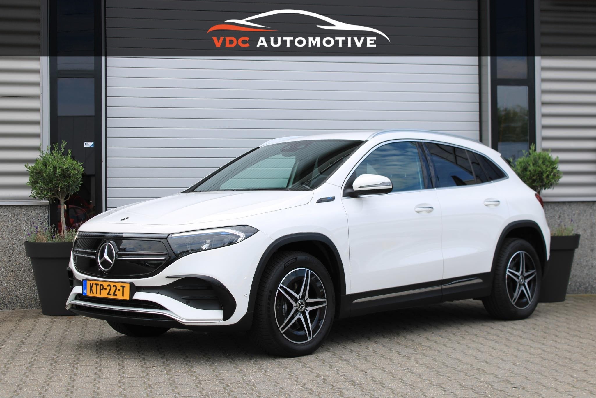 Mercedes-Benz EQA 250 AMG 94,2% SOH | Camera | Trekhaak | Ke, Gebruikt, Zwart, 190 pk, Wit