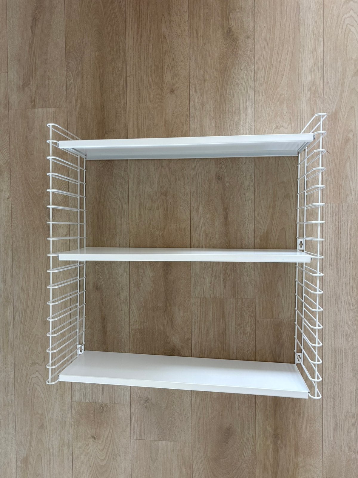 Tomado wandrek wit metaal boekenrek design wandplank, Ophalen of Verzenden, Gebruikt