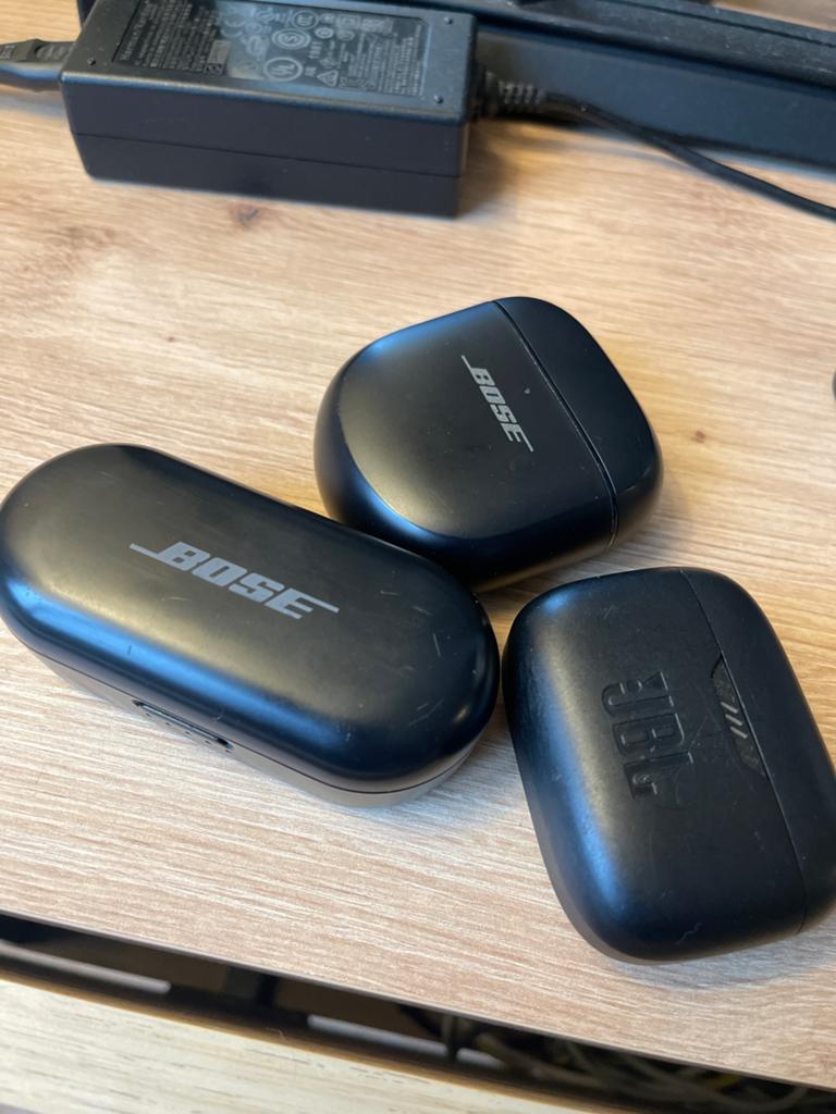 Drie sets oortjes: 2x Bose, 1x JBL (defecten), Verzenden, Niet werkend, Overige merken, Draadloos