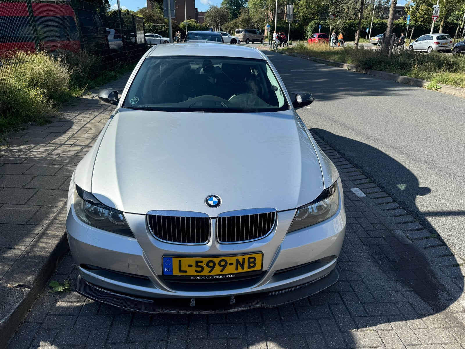 BMW 325I Sedan 2.5 AUTOMAAT 2006 Grijs AIRCO NOKKENAS DEFECT, Auto's, Automaat, 745 kg, Zwart, 11 km/l