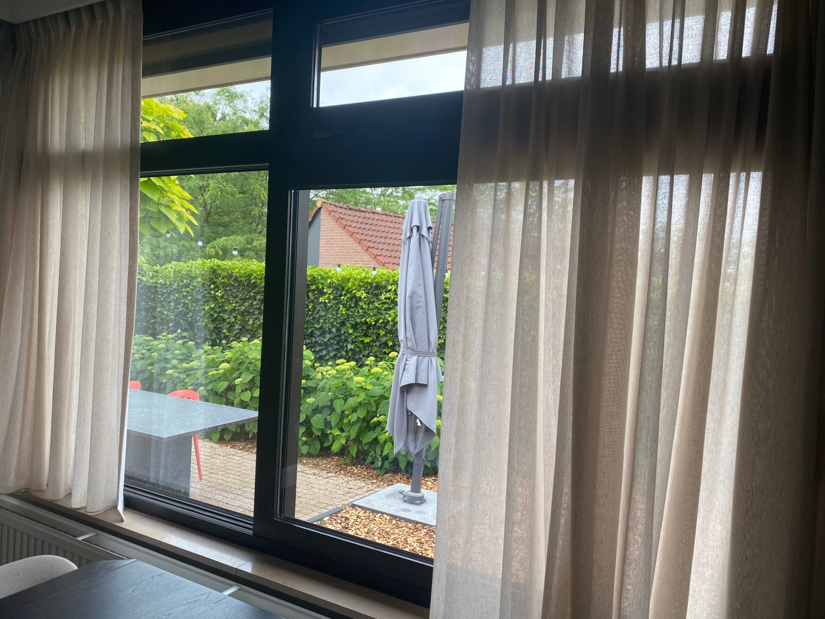 Te koop in-between gordijnen, Ophalen of Verzenden, Beige, 200 cm of meer