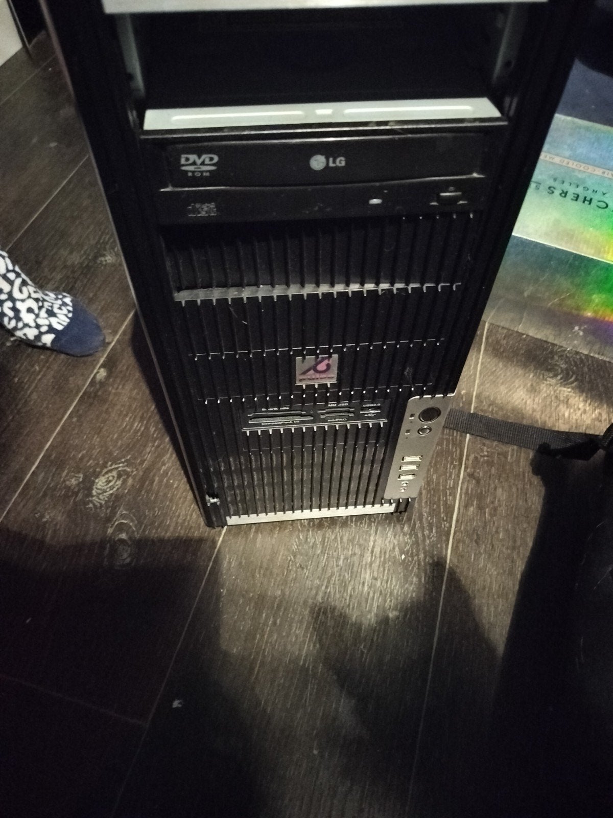 Oude Desktop PC - Ideaal voor onderdelen of retro gaming, Ophalen, Gebruikt, 8 GB, Intel