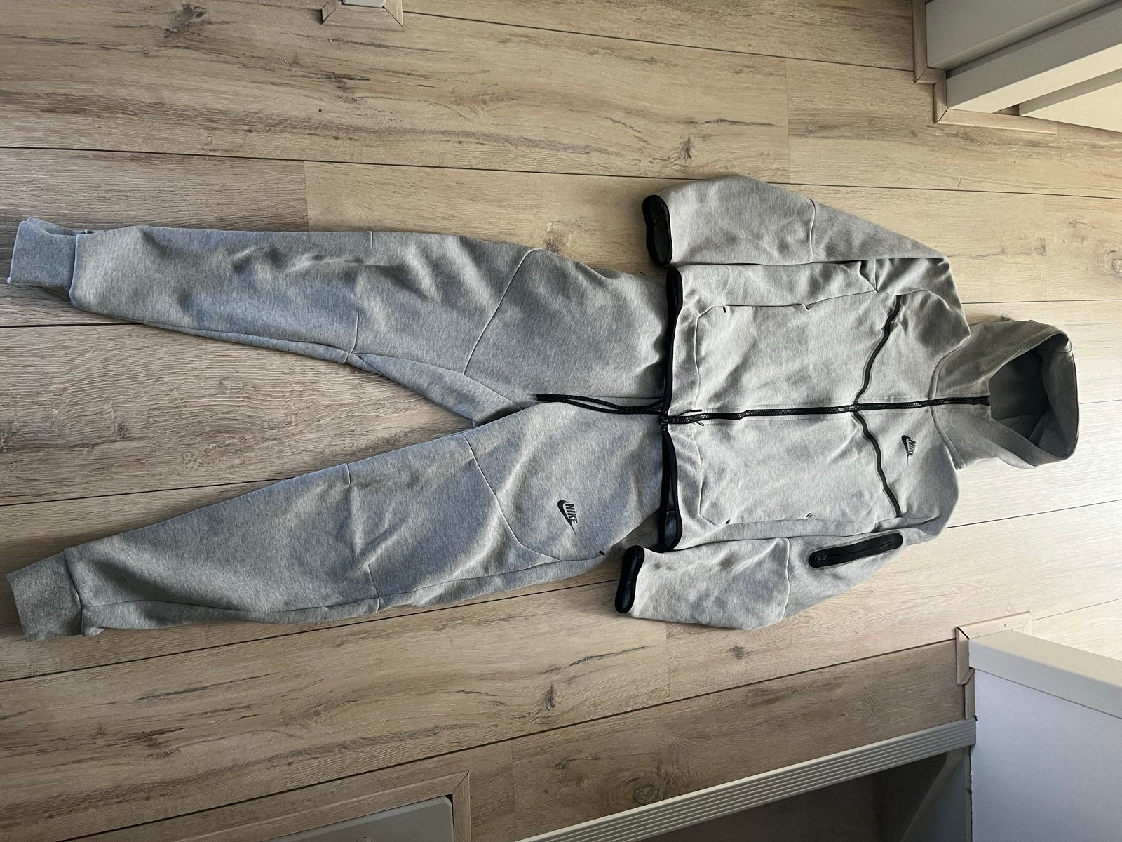 Nike Tech Fleece Trainingspak - Grijs - Maat XS, Ophalen of Verzenden, Zo goed als nieuw, Grijs, Algemeen