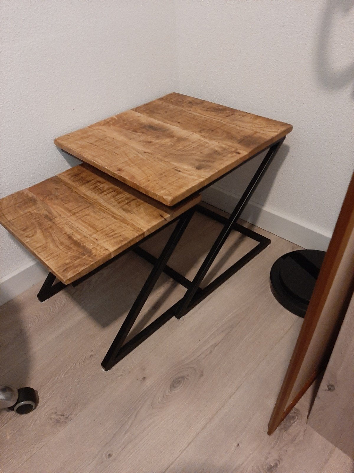 Set van 2 mangohouten bijzettafels, industrieel design, Huis en Inrichting, Tafels | Bijzettafels, Gebruikt, Vierkant, Ophalen of Verzenden