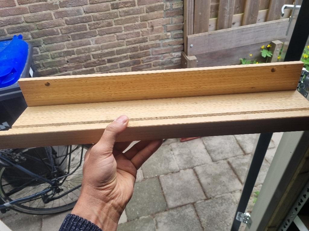 GRATIS schilderijenplank Maleras Ikea, Huis en Inrichting, Woonaccessoires | Wandplanken en Boekenplanken, Ophalen, Zo goed als nieuw