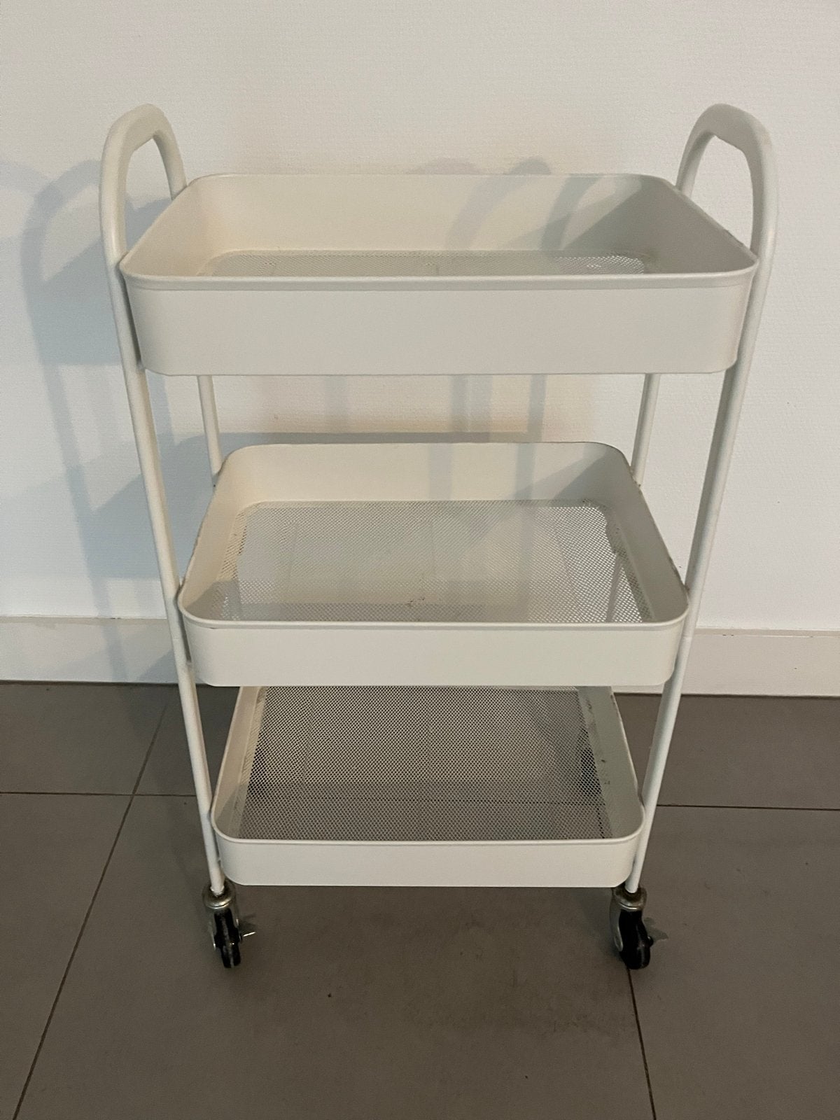 Witte metalen roltafel/ trolley met 3 etages, Ophalen, Gebruikt