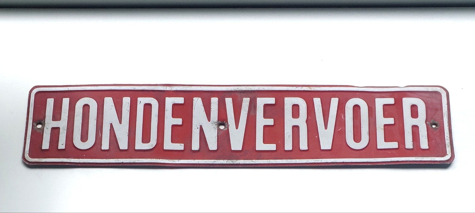 Oud rood / wit aluminium bord - hondenvervoer, Ophalen of Verzenden, Gebruikt