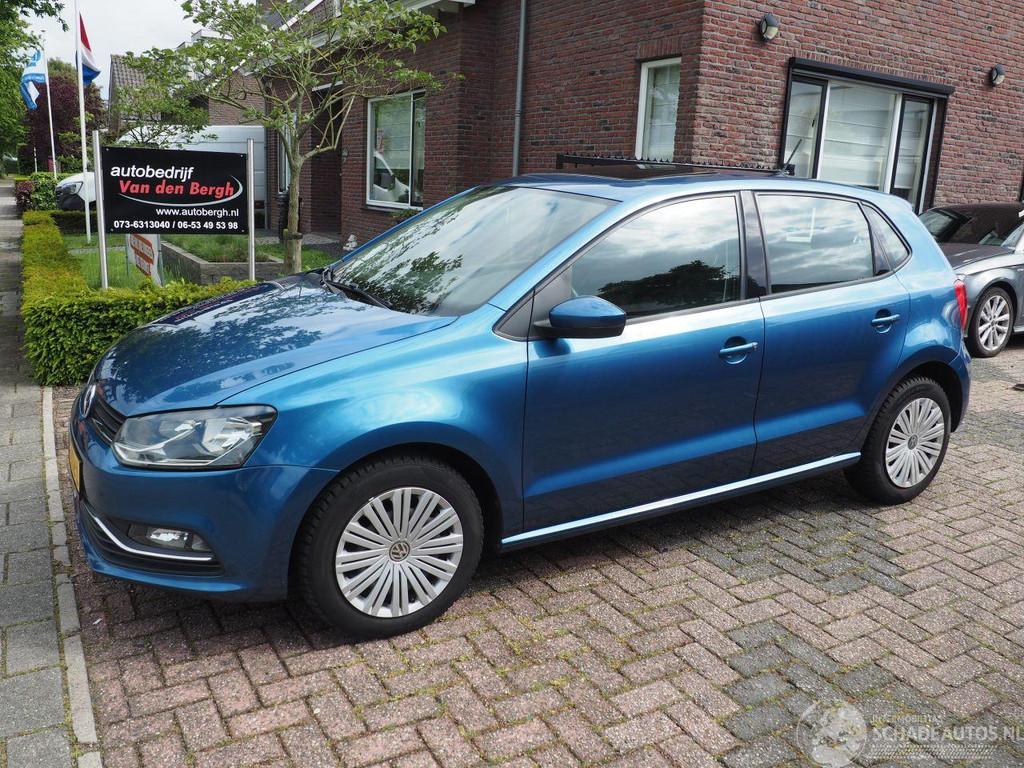 Volkswagen Polo 1.2 Tsi Comfortline (bj 2015), Auto diversen, Schadeauto's, Handgeschakeld, Benzine, Hatchback, Volkswagen