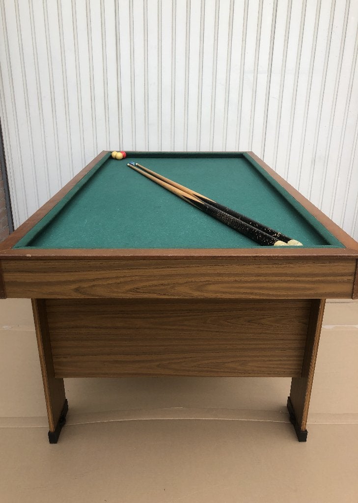 Tafelbiljart met 2 keuen, biljartballen en krijt. 85x155 cm, Ophalen, Gebruikt, Biljarttafel