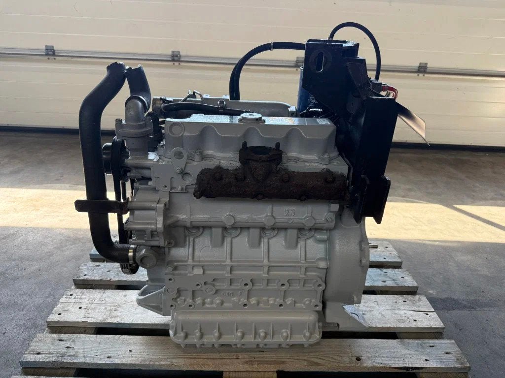 Kubota V2203 Diesel Motor 25.5 kW 24.7 PK 4 cilinder Engine, Ophalen of Verzenden