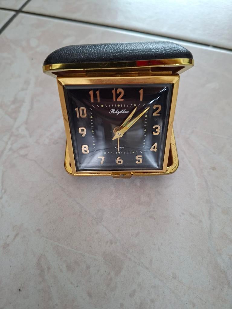 Vintage RHYTHM Reiswekker - Goudkleurig met Zwart, Ophalen of Verzenden