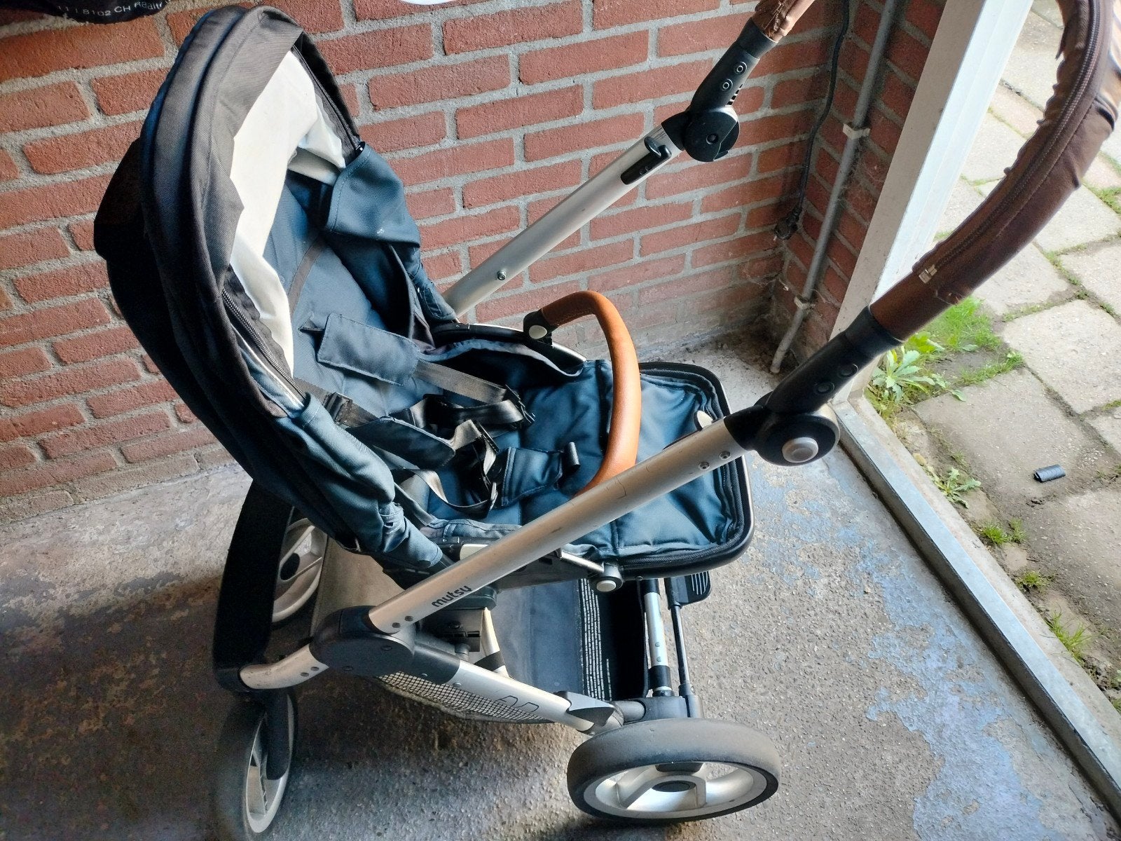 Mutsy Combiwagen met voetenzak en Reiswieg/baby ligbak, Ophalen, Gebruikt, Combiwagen, Met reiswieg