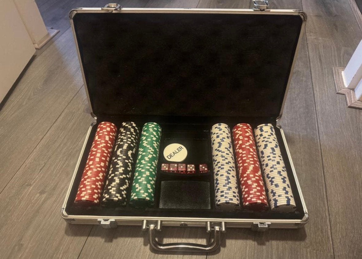 Pokerset in koffer, Hobby en Vrije tijd, Gezelschapsspellen | Kaartspellen, Ophalen, Zo goed als nieuw