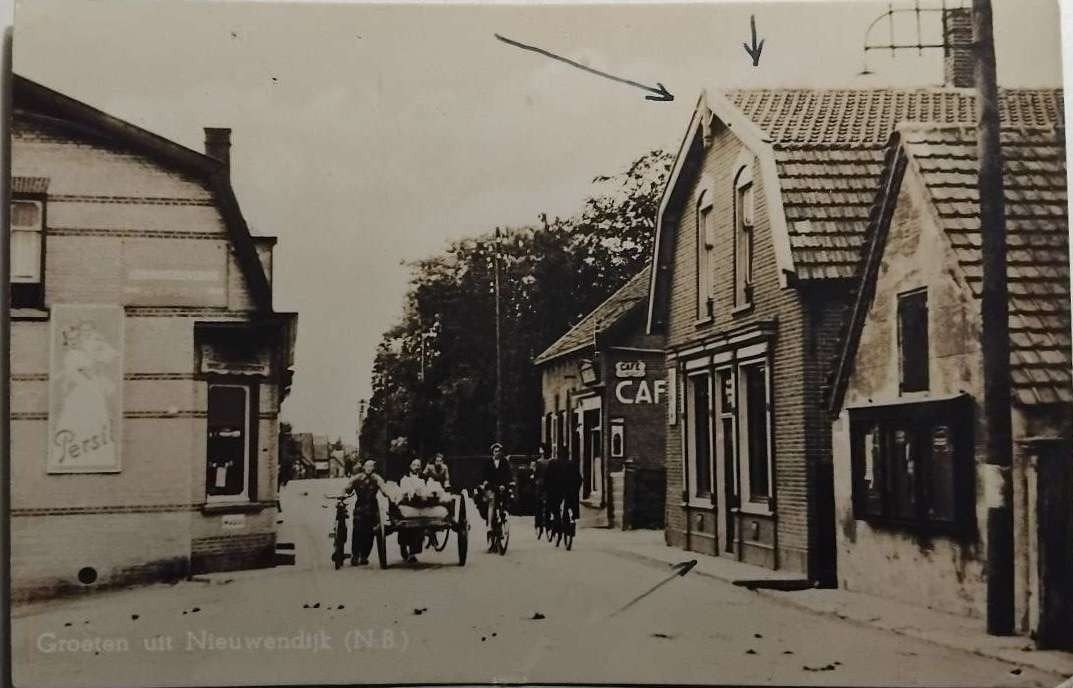 Fotokaart Nieuwendijk (NB) met Café & Persil Reclame, Ophalen of Verzenden, 1940 tot 1960, Gelopen, Noord-Brabant