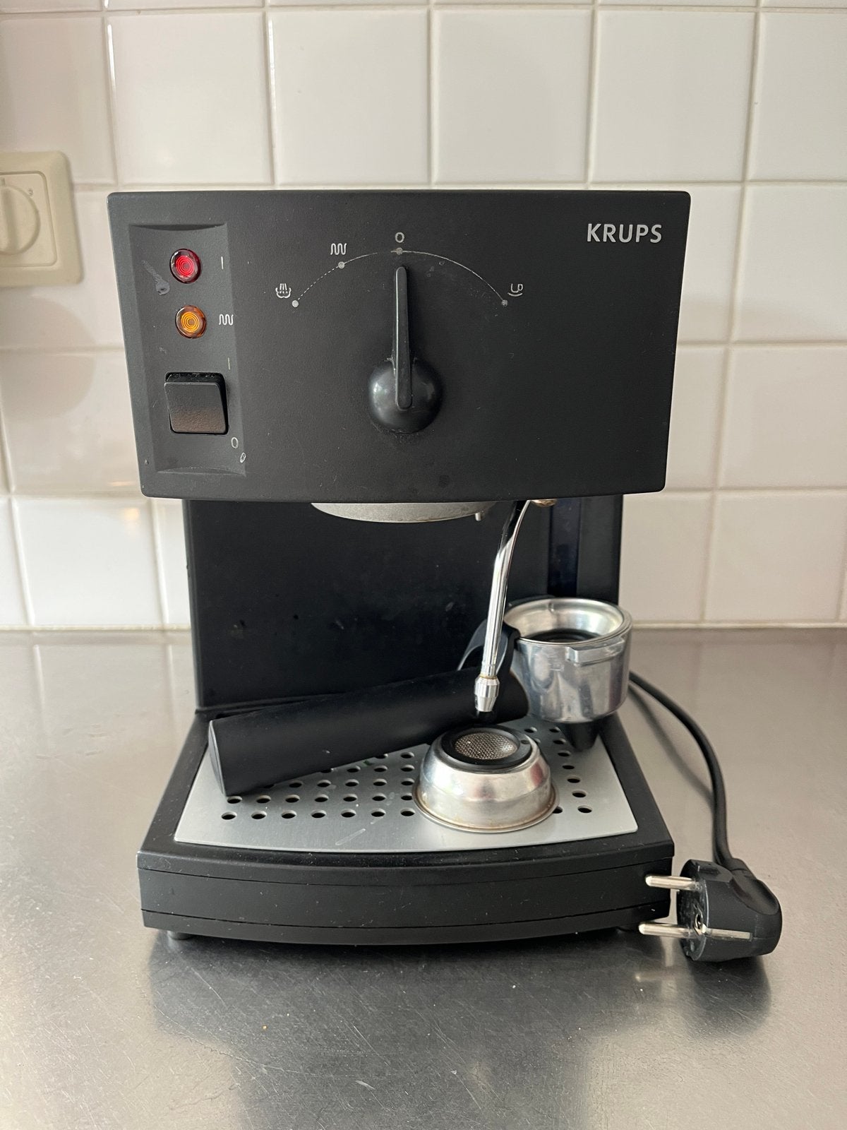 Krups Espresso Apparaat - Compact en Functioneel, Gebruikt, Espresso apparaat, Gemalen koffie, 1 kopje