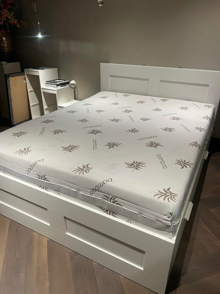 IKEA bed 160x200 inclusief matras, Ophalen, Wit, Tweepersoons, Zo goed als nieuw