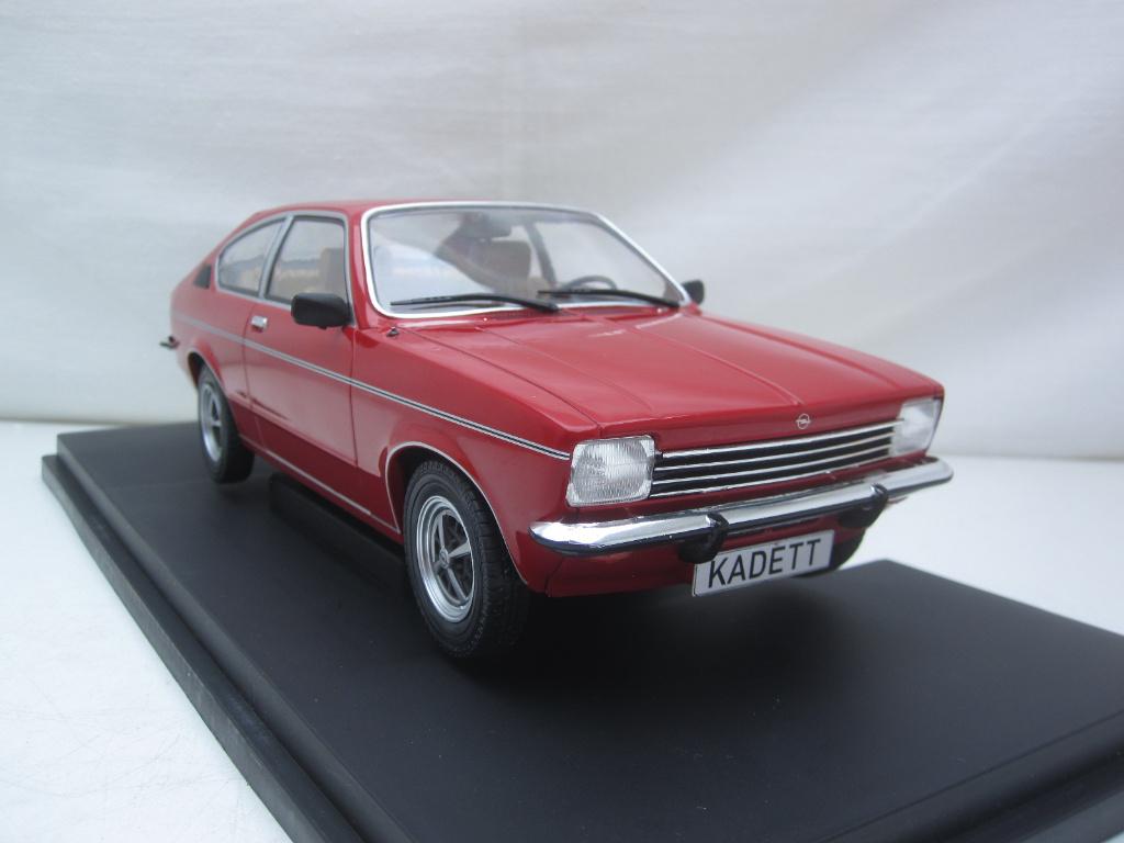 Opel Kadett C Coupe 1975 Rood 1:18 MCG, Ophalen of Verzenden, Nieuw, Auto, Overige merken