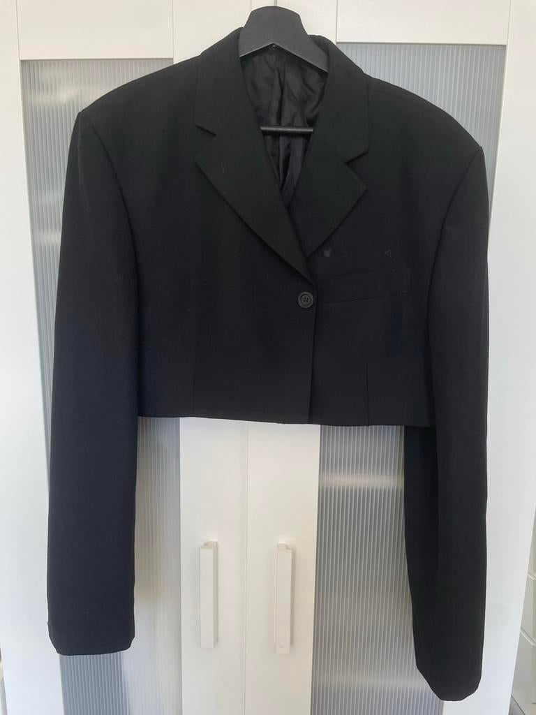 Zwart setje: Cropped blazer en rok, Maat 38/40 (M), Kostuum of Pak, Zwart, Ophalen of Verzenden