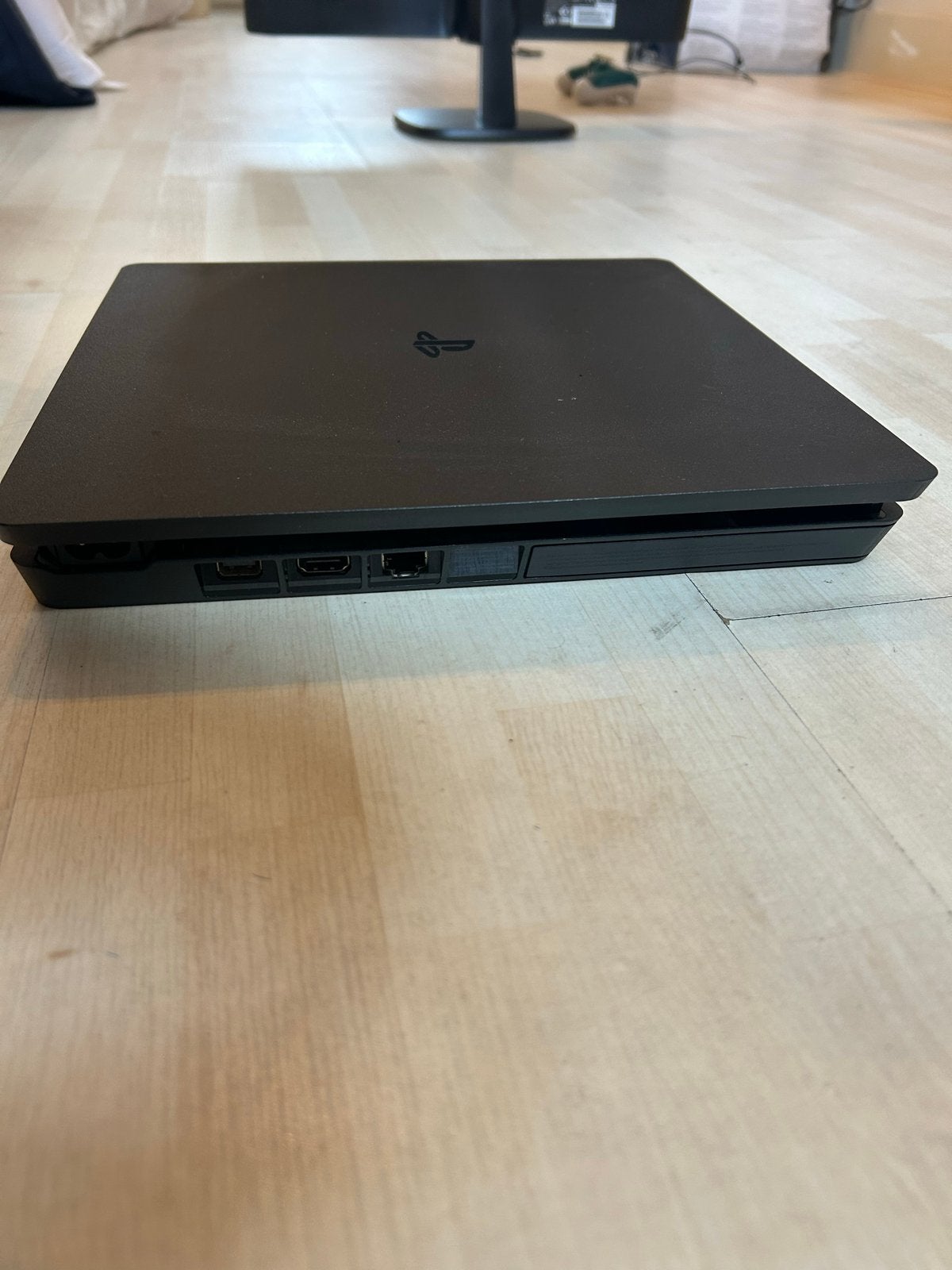 Foto 7 van PlayStation 4 Slim met beeldscherm en controller