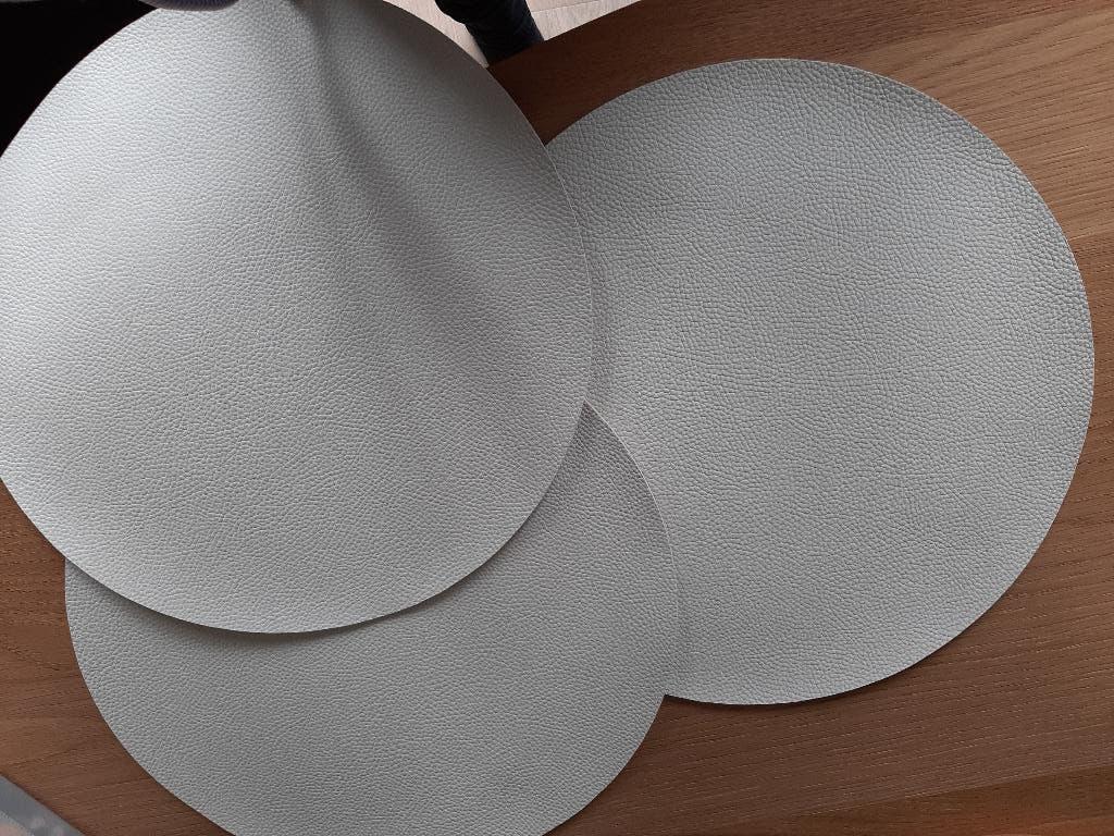 3 ronde witte leren placemats, Huis en Inrichting, Keuken | Textiel, Ophalen of Verzenden, Nieuw, Wit, Placemat